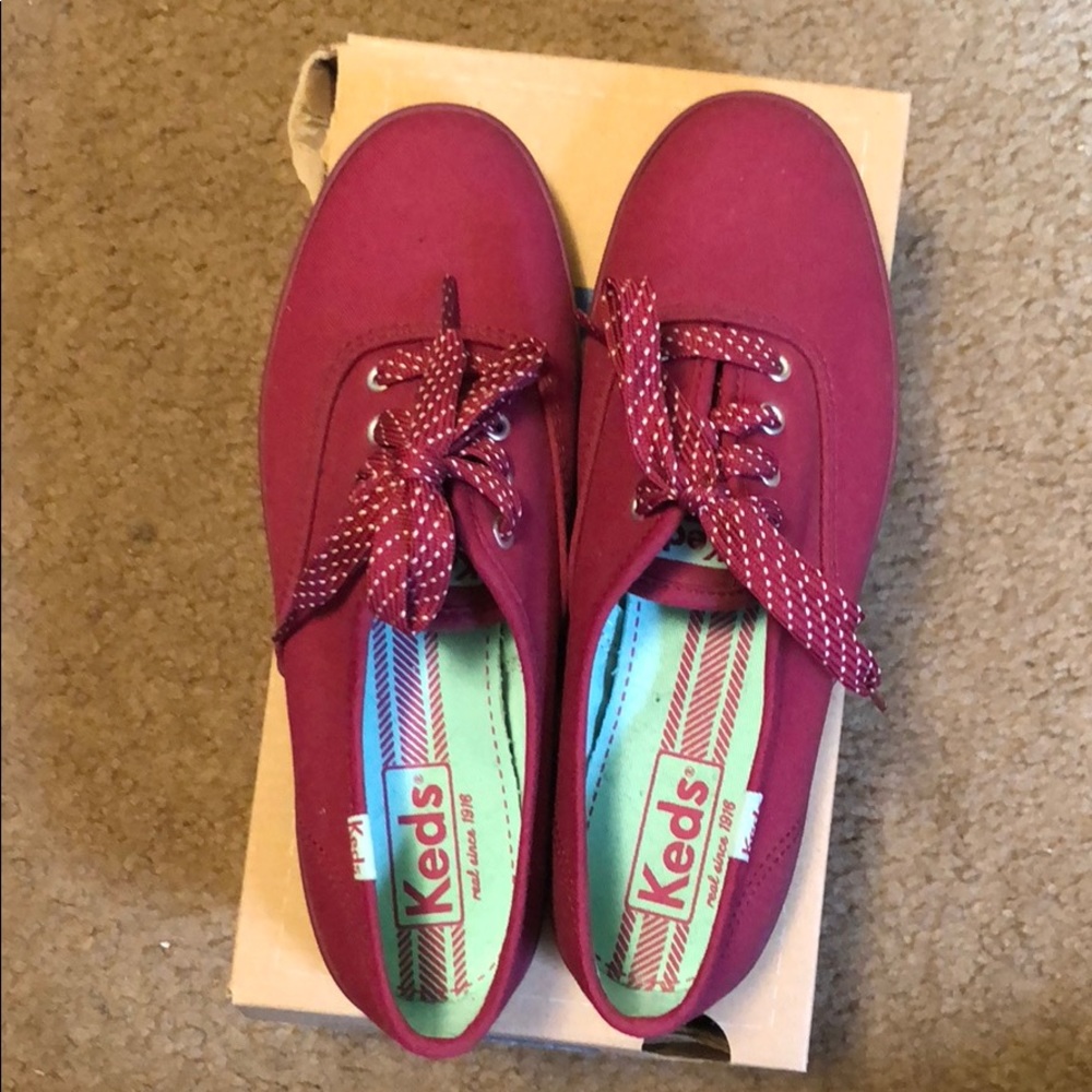 Maroon size 6M women’s keds brand new